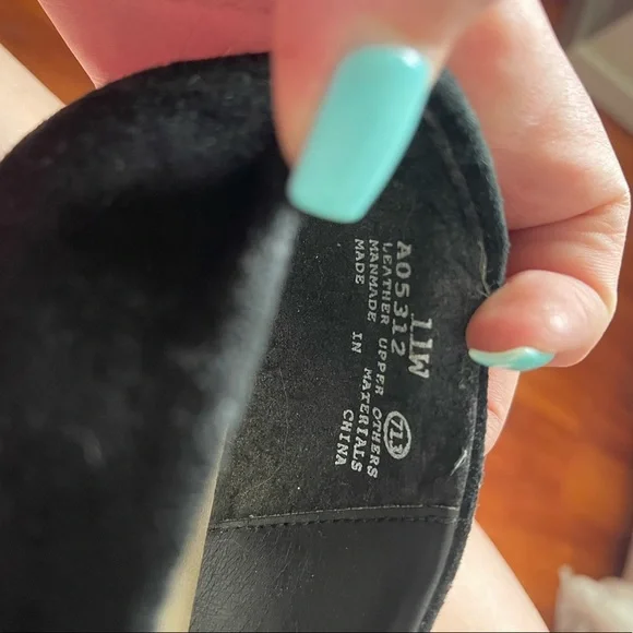 Black Heels - Picture 5 of 5